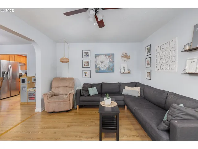 $395,000 | 886 Southwest Birch Street, Dallas, OR 97338