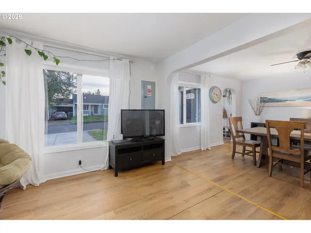 $395,000 | 886 Southwest Birch Street, Dallas, OR 97338