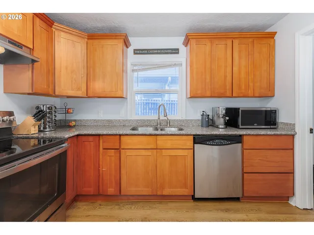 $395,000 | 886 Southwest Birch Street, Dallas, OR 97338