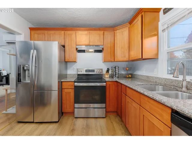 $395,000 | 886 Southwest Birch Street, Dallas, OR 97338