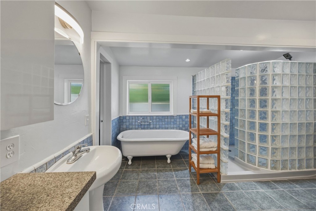 7990 San Gabriel Road Atascadero, CA 93422 - Photo 16 of 39 Bathroom