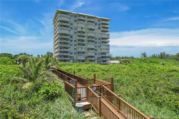 a view of a multi story building