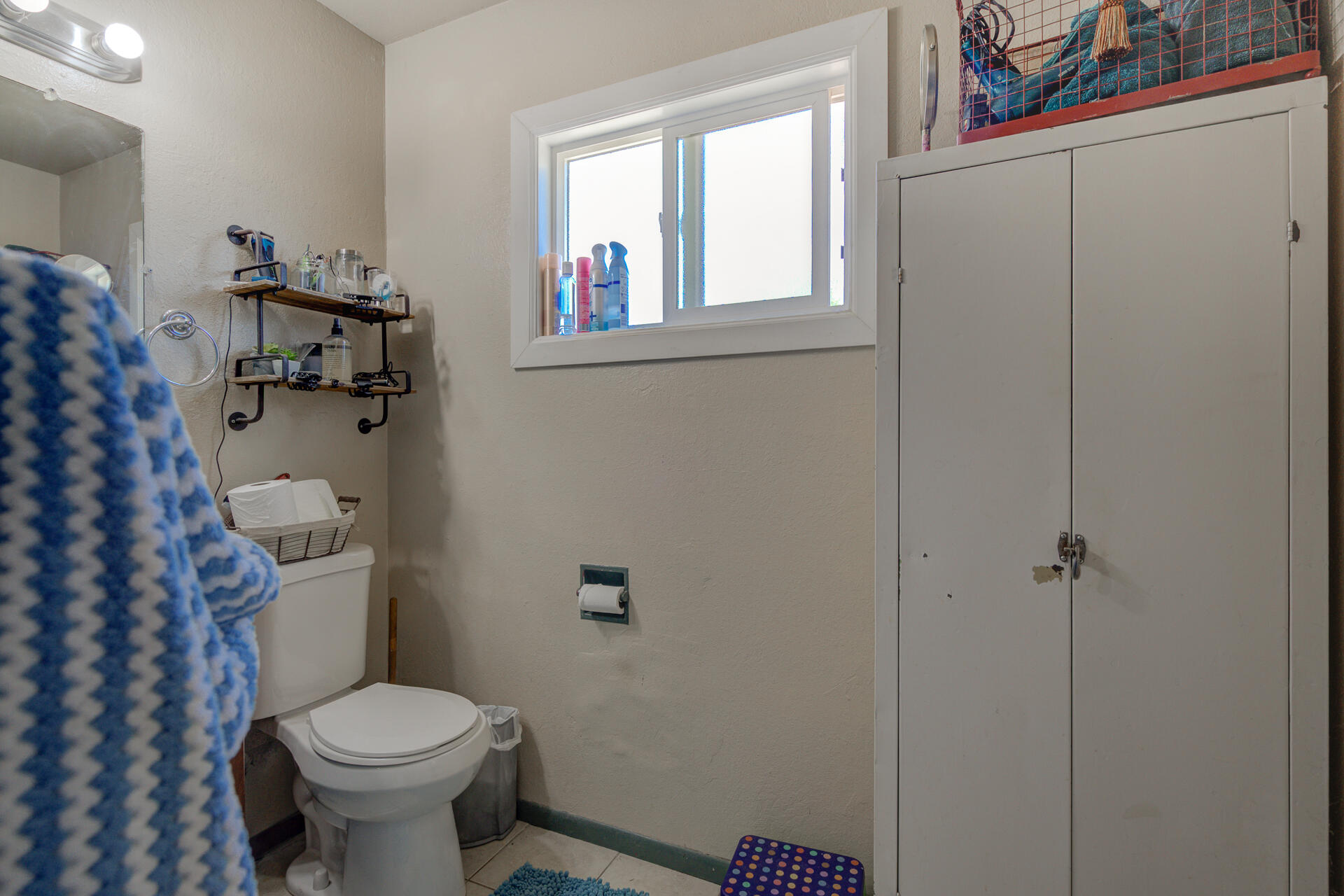 37153-55 Siskiyou Street Burney, CA 96013 - Photo 13 of 32 a bathroom with a toilet and a shower