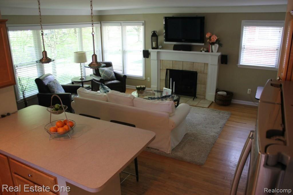 1666 Mansfield Road Birmingham, MI 48009 - Photo 7 of 33 Kitchen and Living Room View 2