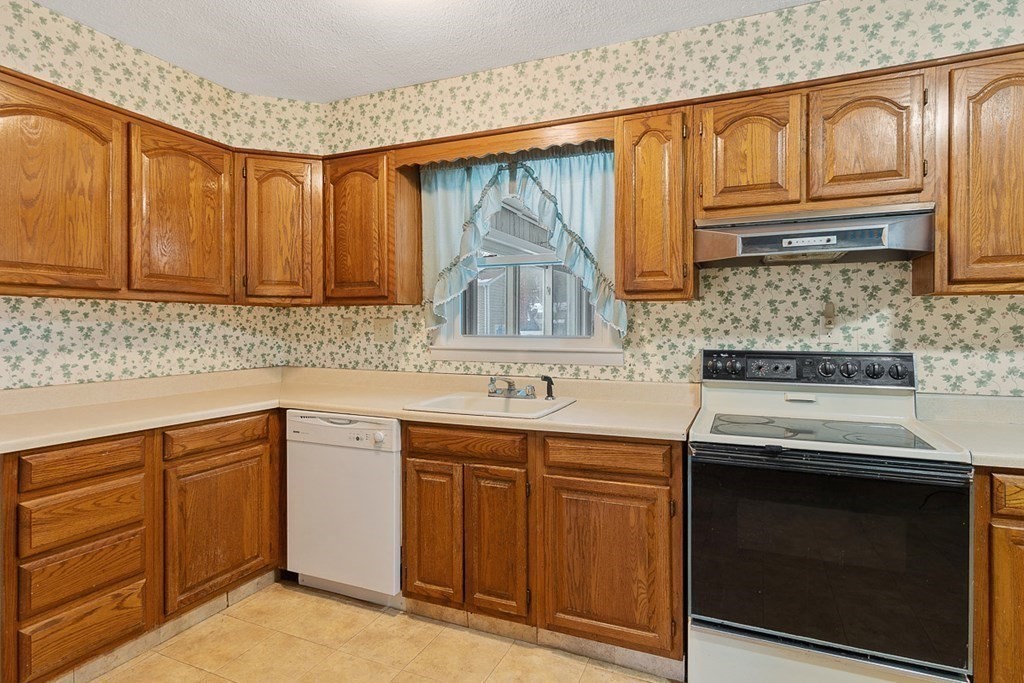 60 Wamesit Road Tewksbury, MA 01876 - Photo 9 of 33 Gallery Image 9