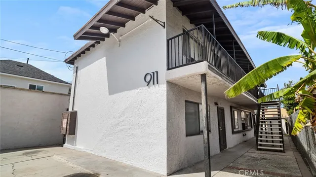 $1,095,000 | 911 East 10th Street, Long Beach, CA 90813
