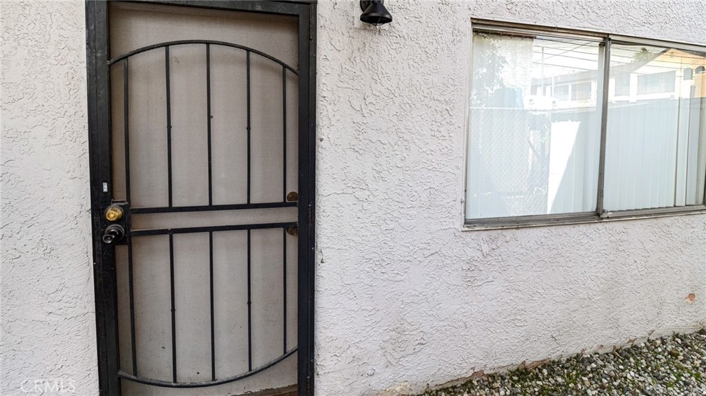 911 East 10th Street Long Beach, CA 90813 - Photo 12 of 19 a view of front door