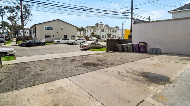 $1,095,000 | 911 East 10th Street, Long Beach, CA 90813