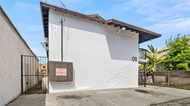 $1,095,000 | 911 East 10th Street, Long Beach, CA 90813
