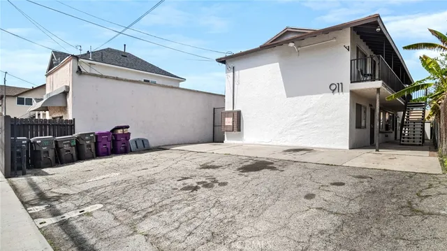 $1,095,000 | 911 East 10th Street, Long Beach, CA 90813