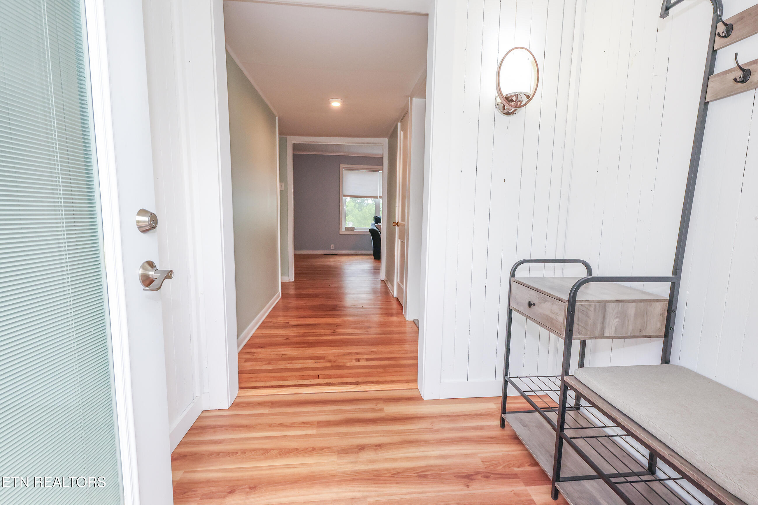 117 Tabor Road Oak Ridge, TN 37830 - Photo 4 of 50 117 foyer 2