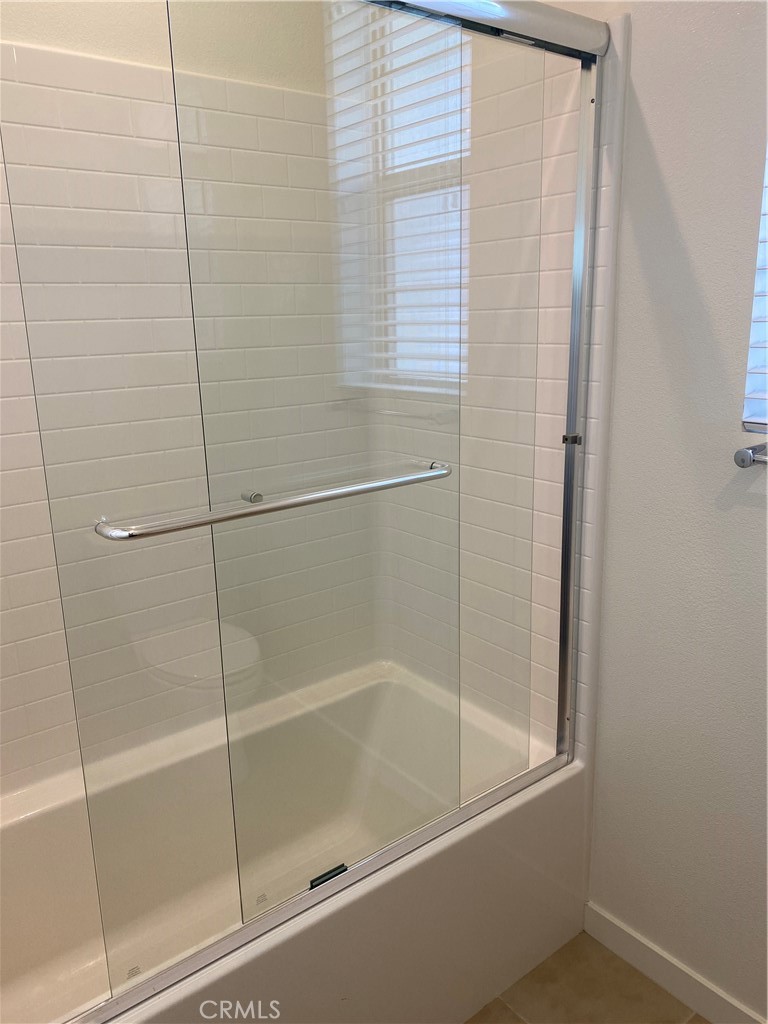 179 Cadence Irvine, CA 92618 - Photo 9 of 41 a bathroom with a bathtub