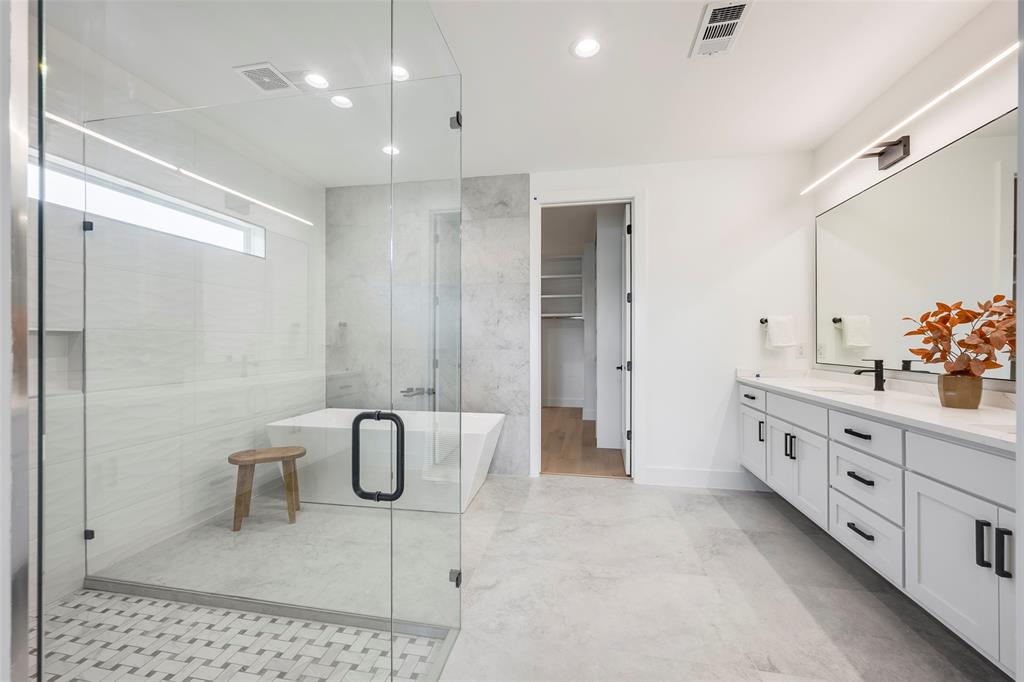 5710 Vanderbilt Avenue Dallas, TX 75206 - Photo 14 of 37 a bathroom with a granite countertop bathtub sink and mirror