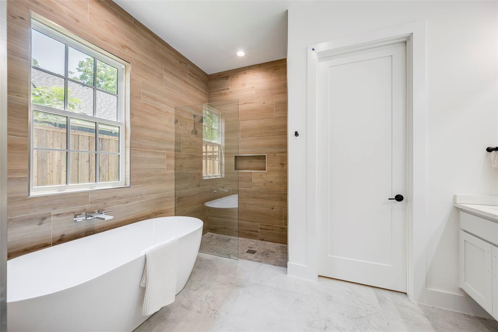 5710 Vanderbilt Avenue Dallas, TX 75206 - Photo 16 of 37 a bathroom with a bathtub and a sink