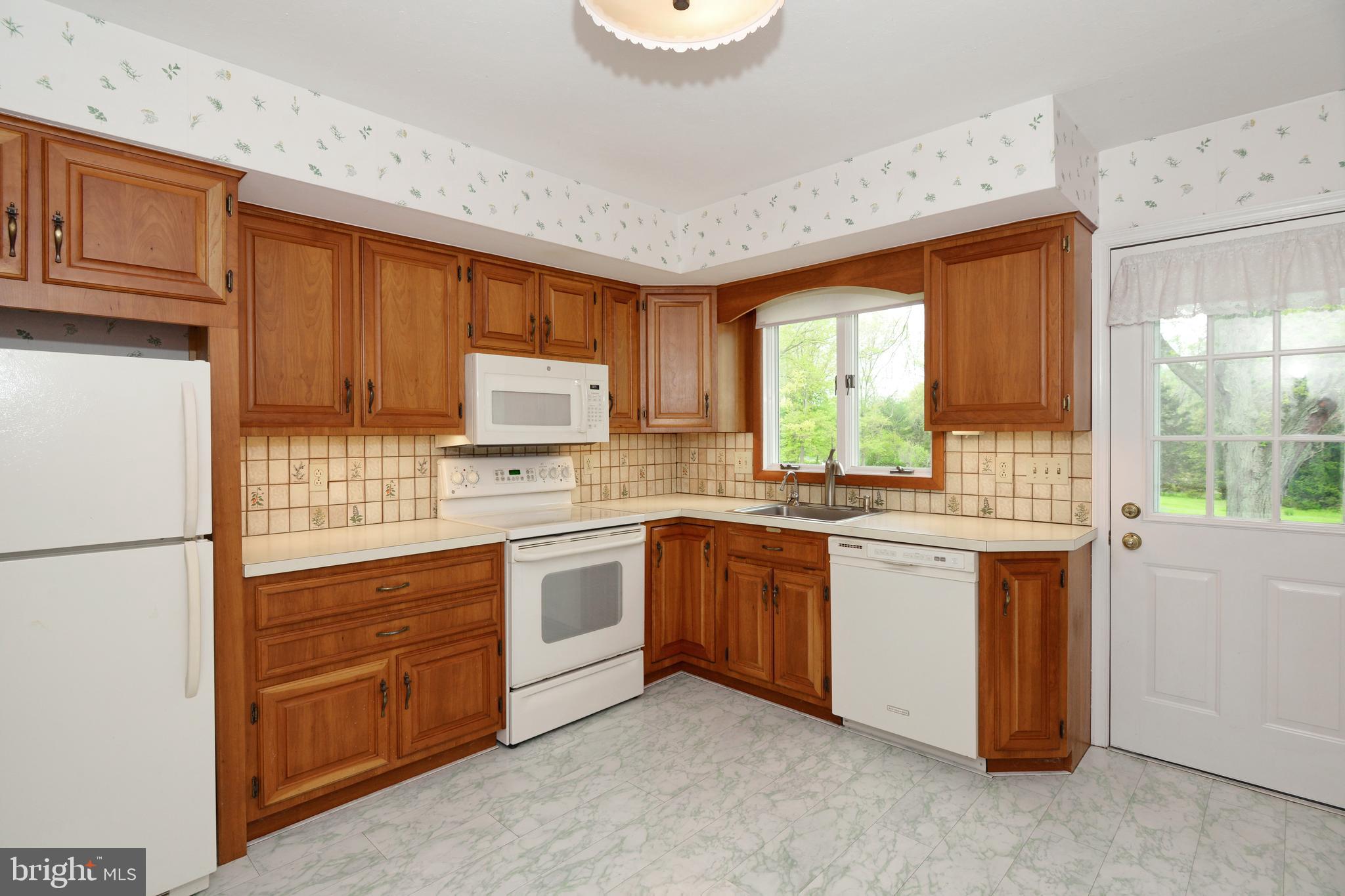 479 Quarry Road Harleysville, PA 19438 - Photo 8 of 33 Kitchen with Access to Rear Patio & Yard