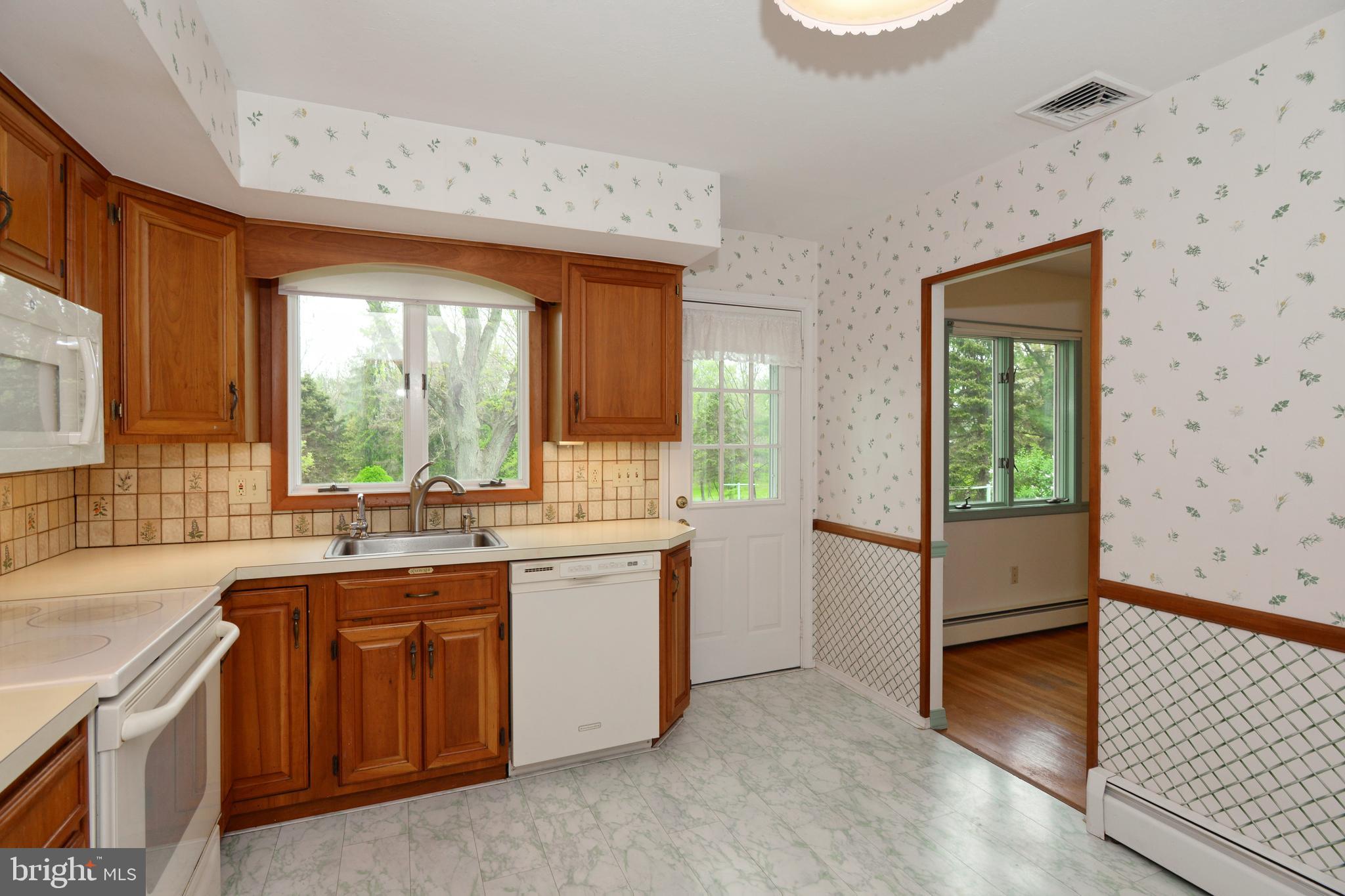 479 Quarry Road Harleysville, PA 19438 - Photo 9 of 33 Kitchen opens to Dining Room
