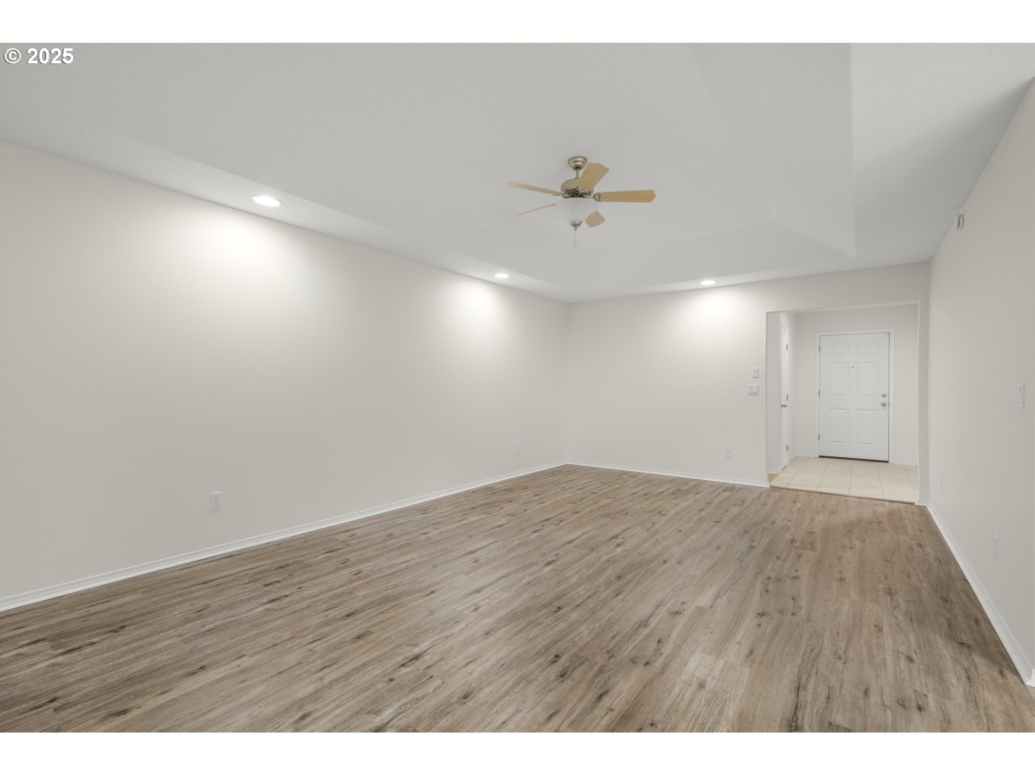 1930 Salmon Run Southwest Albany, OR 97321 - Photo 2 of 26 a view of an empty room