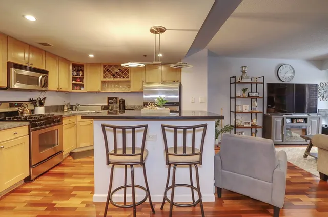 $3,150 | 700 1st Street, Unit 4L, Hoboken, NJ 07030