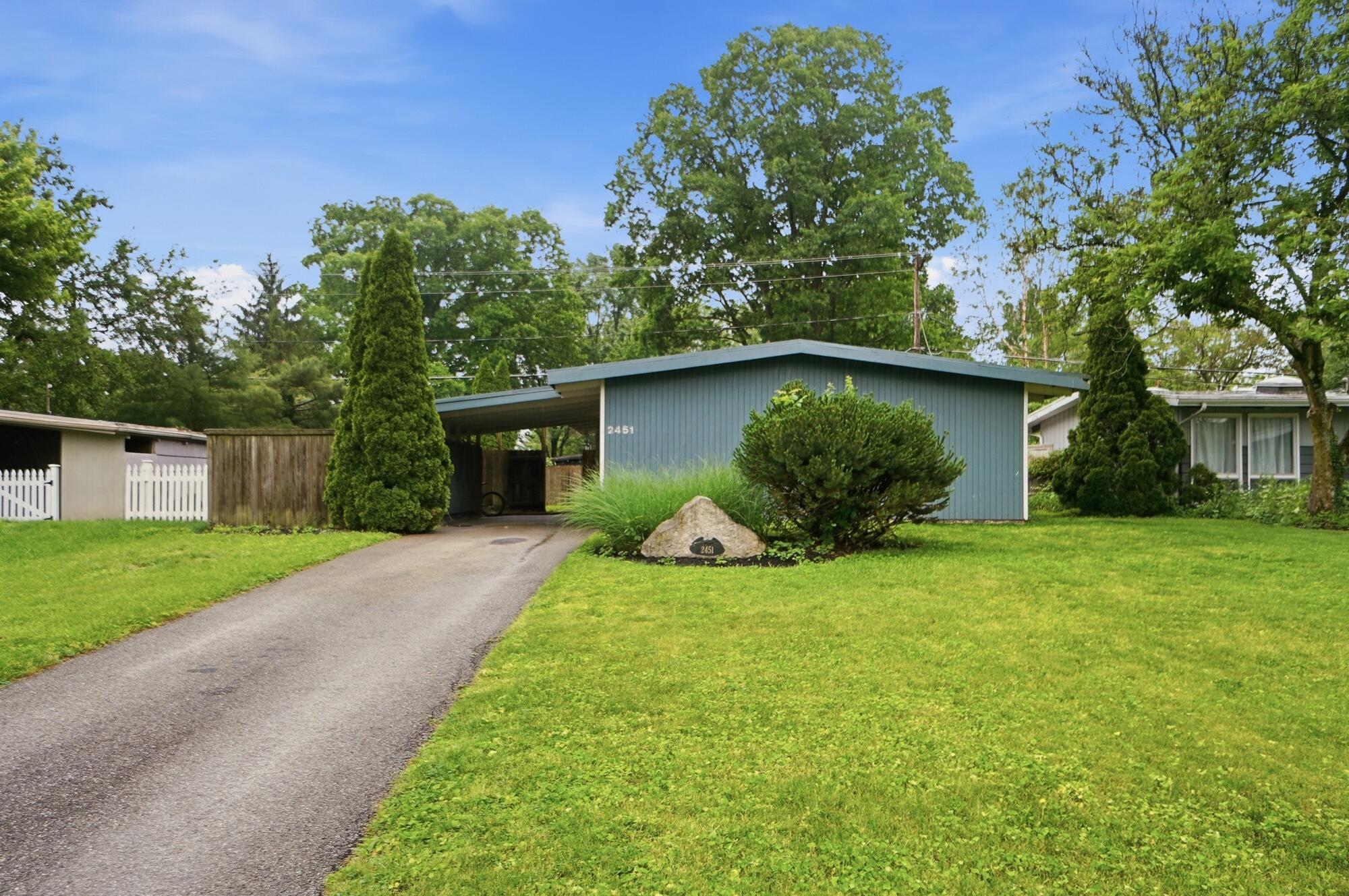 2451 Edgevale Road Columbus, OH 43221 - Photo 2 of 46 004