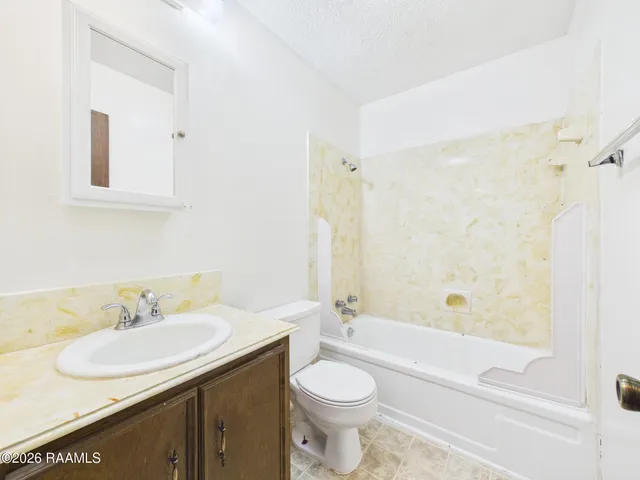 $825 | 114 Country, Unit 4, Lafayette, LA 70508