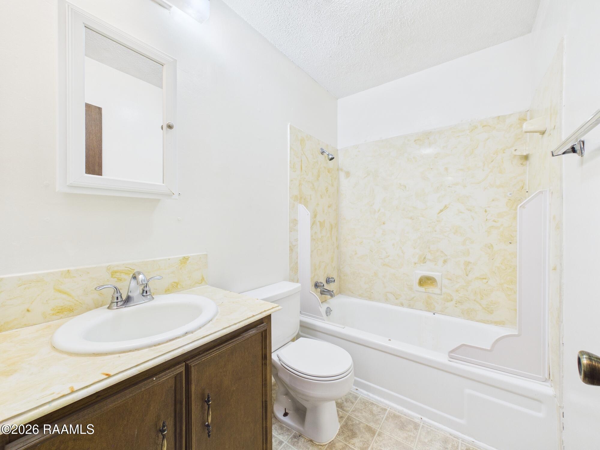 114 Country, Unit 4 Lafayette, LA 70508 - Photo 11 of 19 CAM06261G6-PR0024-STILL014