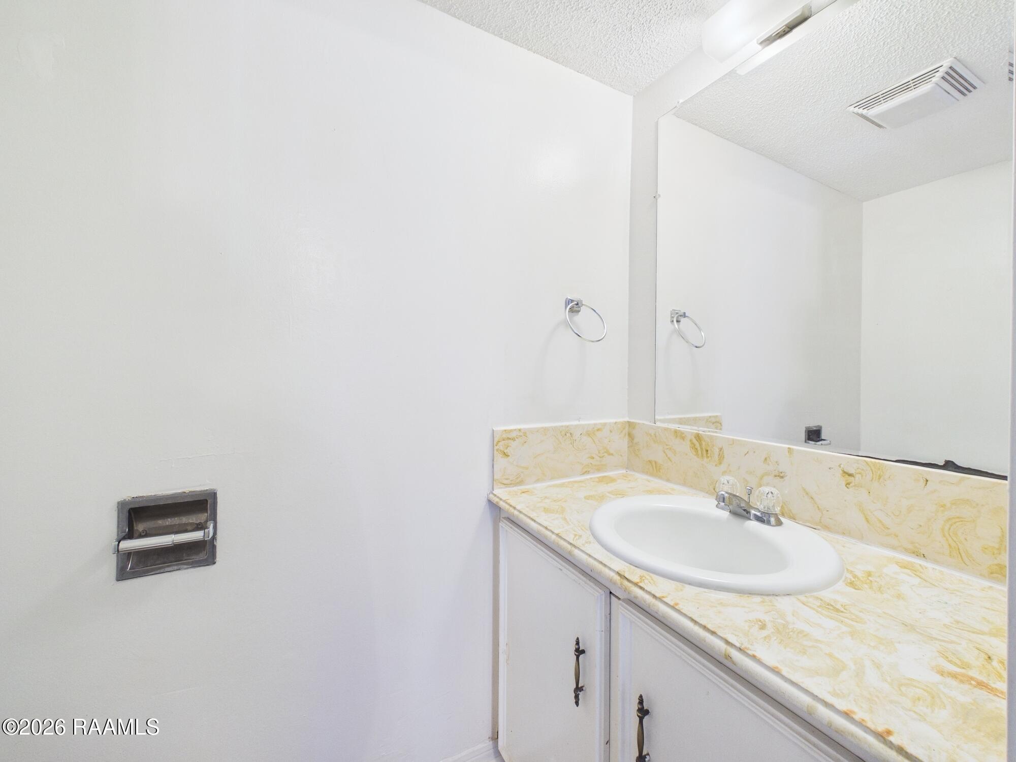 114 Country, Unit 4 Lafayette, LA 70508 - Photo 15 of 19 CAM06261G6-PR0024-STILL006