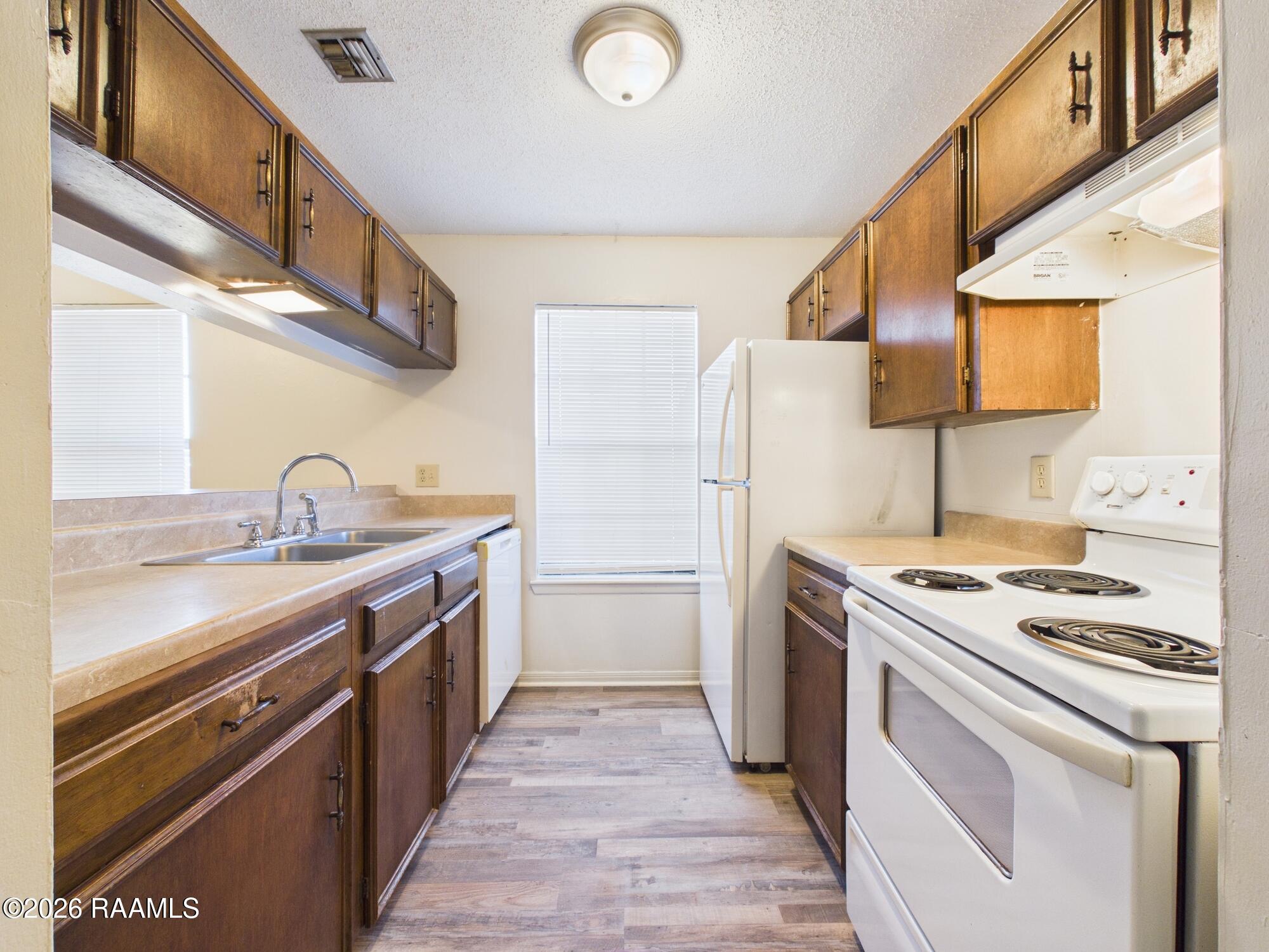 114 Country, Unit 4 Lafayette, LA 70508 - Photo 5 of 19 CAM06261G6-PR0024-STILL008