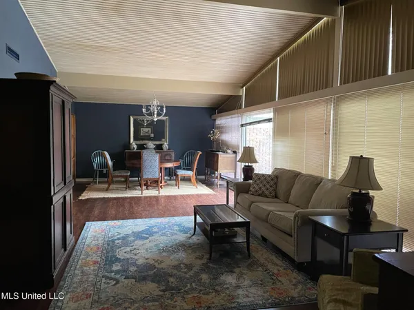 $355,000 | 101 Riverside Street, Vidalia, LA 71373