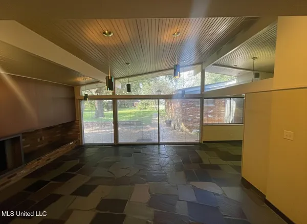 $355,000 | 101 Riverside Street, Vidalia, LA 71373