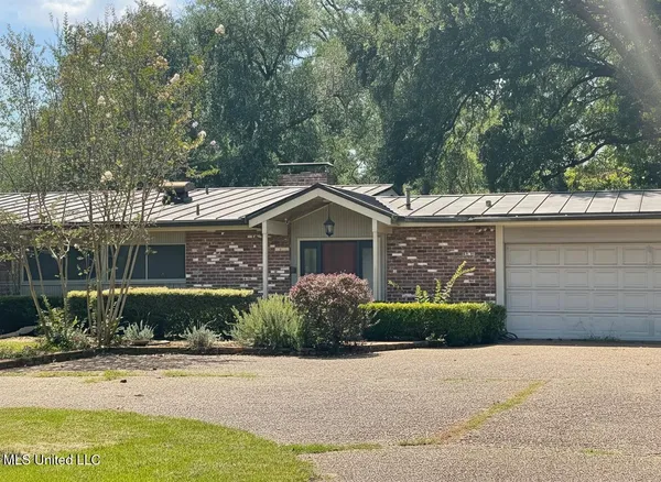 $355,000 | 101 Riverside Street, Vidalia, LA 71373