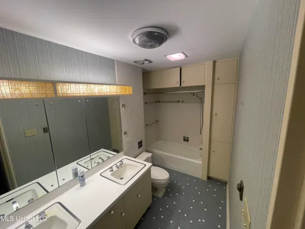 $355,000 | 101 Riverside Street, Vidalia, LA 71373