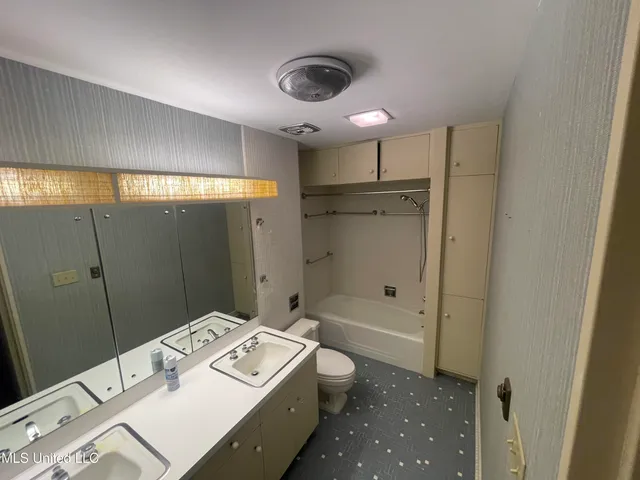 $365,000 | 101 Riverside Street, Vidalia, LA 71373