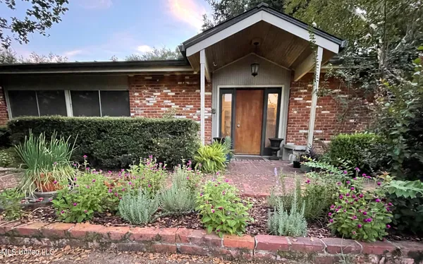 $355,000 | 101 Riverside Street, Vidalia, LA 71373