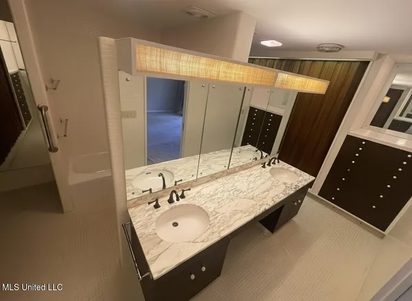 $355,000 | 101 Riverside Street, Vidalia, LA 71373