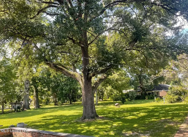 $355,000 | 101 Riverside Street, Vidalia, LA 71373