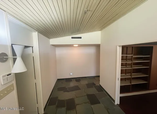 $355,000 | 101 Riverside Street, Vidalia, LA 71373