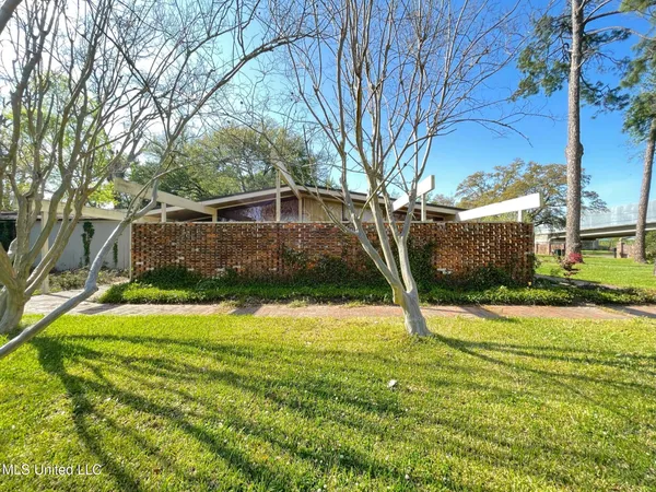 $355,000 | 101 Riverside Street, Vidalia, LA 71373