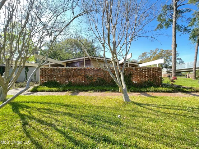 $365,000 | 101 Riverside Street, Vidalia, LA 71373