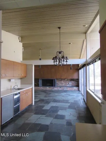 $365,000 | 101 Riverside Street, Vidalia, LA 71373