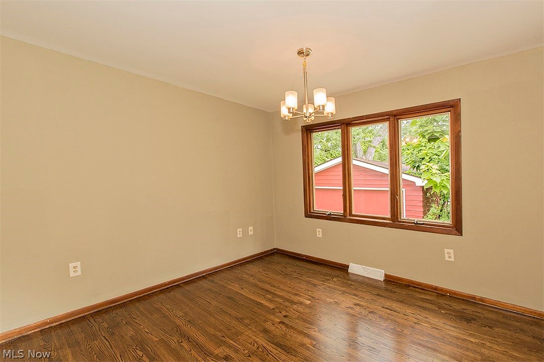 3253 Bradford Road Cleveland, OH 44118 - Photo 18 of 34