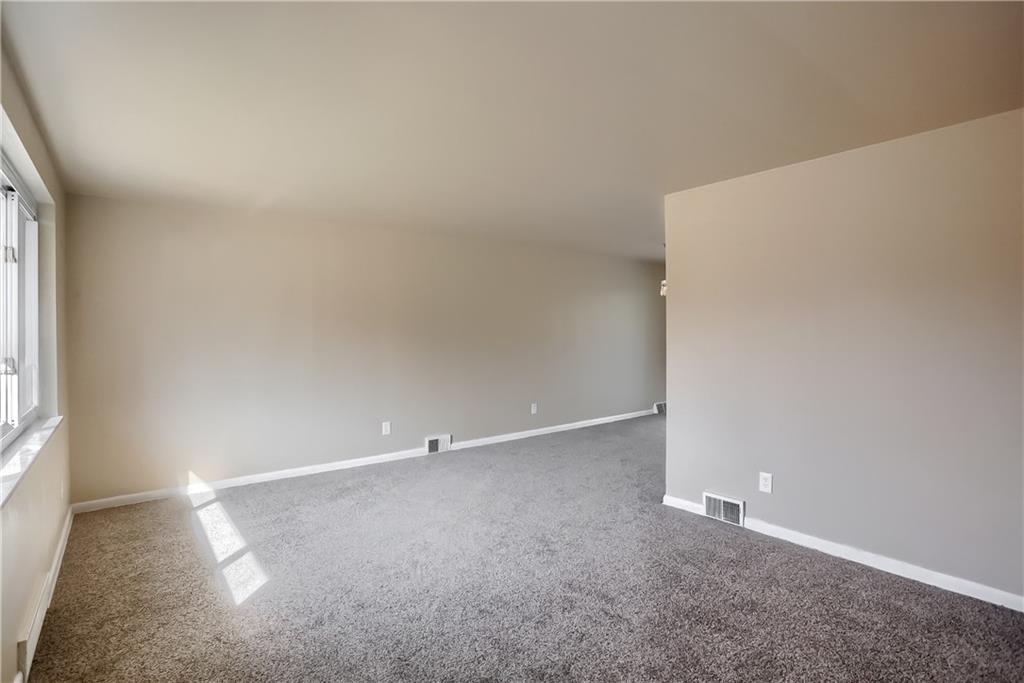 578 Grove Road Verona, PA 15147 - Photo 3 of 25 Gallery Image 3