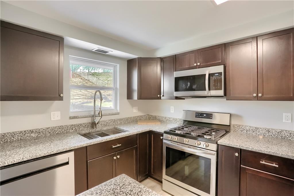 578 Grove Road Verona, PA 15147 - Photo 8 of 25 Gallery Image 8