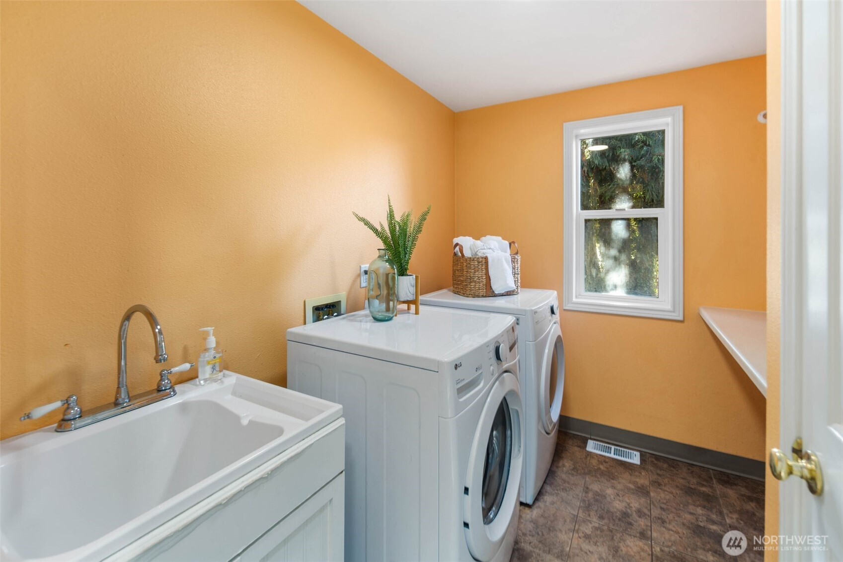 16104 Northeast 6th Court Ridgefield, WA 98642 - Photo 20 of 40 a utility room with dryer and washer