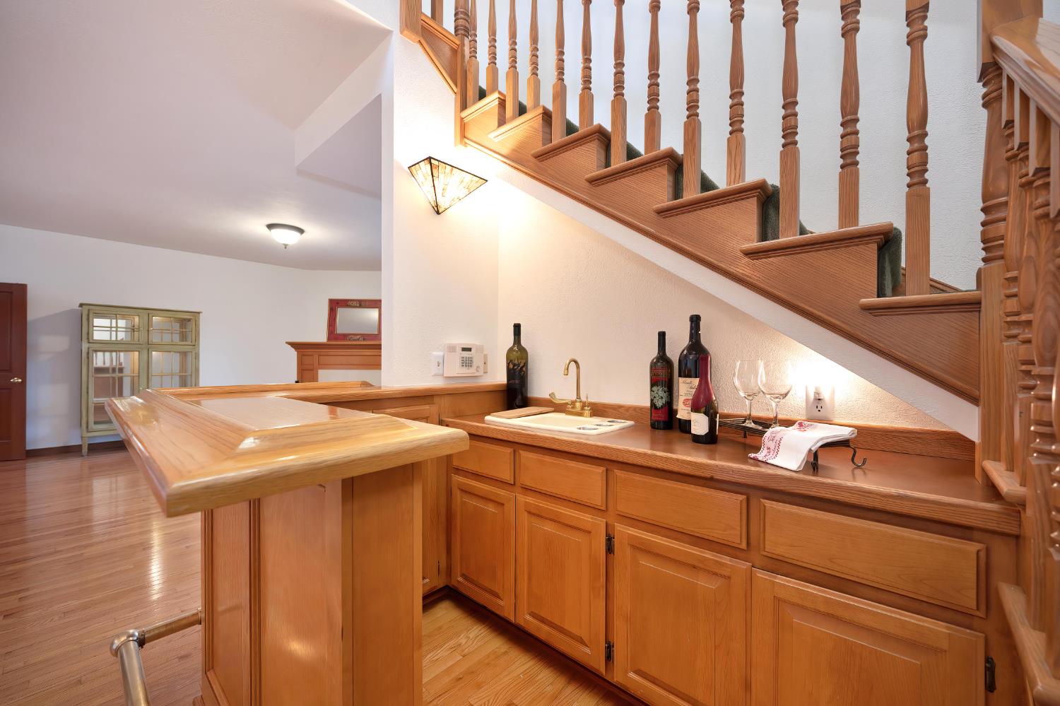6408 Puerto Drive Rancho Murieta, CA 95683 - Photo 17 of 49 Wet bar.