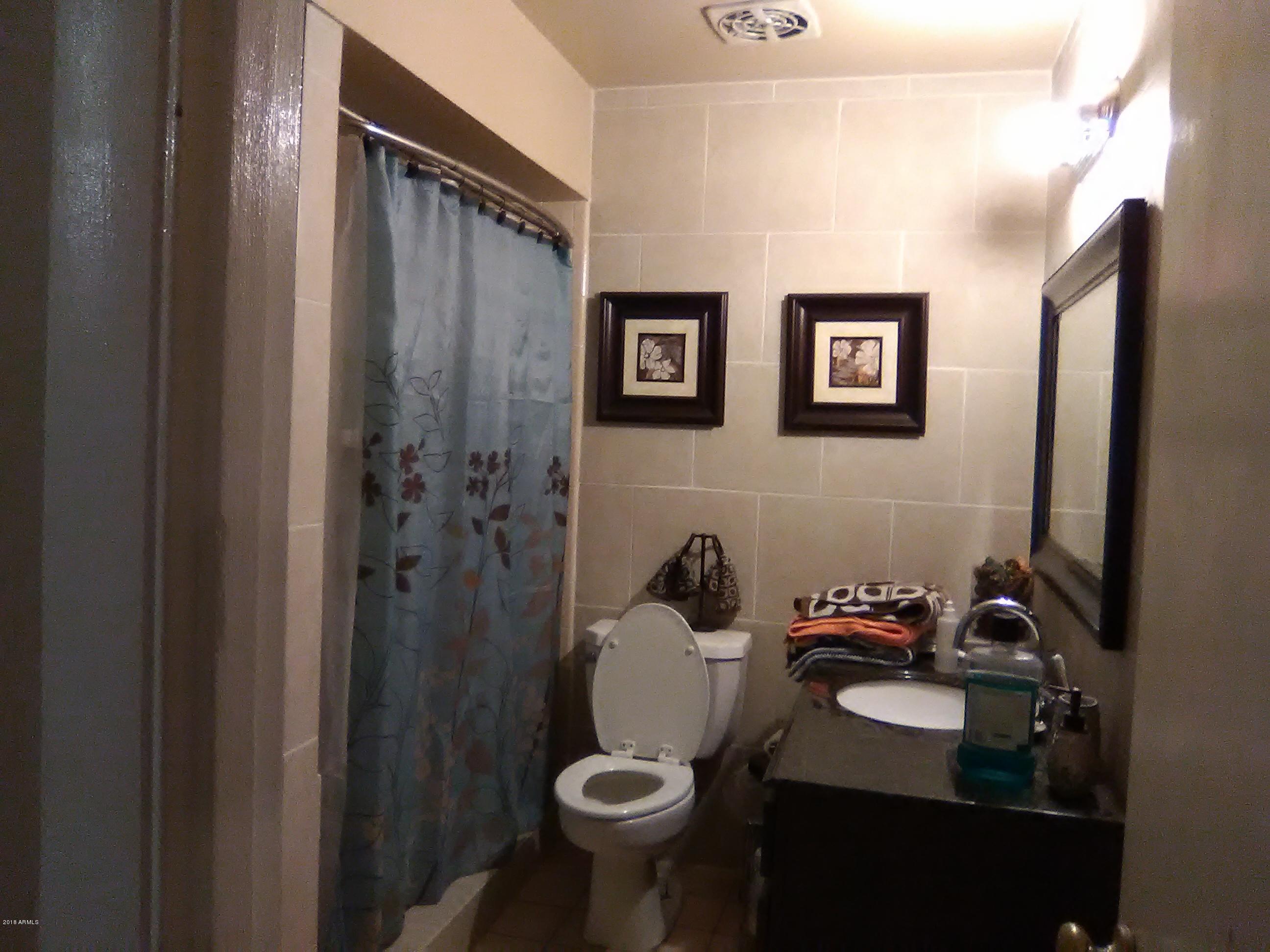 6101 West Cheery Lynn Road Phoenix, AZ 85033 - Photo 8 of 11 BATH 1