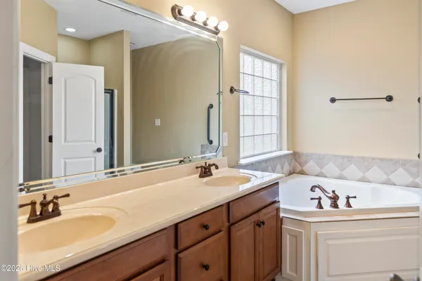 $1,900 | 1624 Brook Hollow Drive, Unit B, Greenville, NC 27834