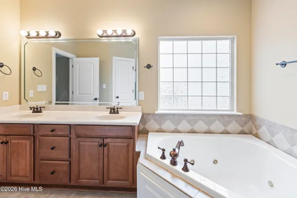 $1,900 | 1624 Brook Hollow Drive, Unit B, Greenville, NC 27834