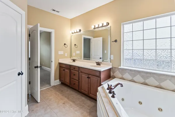 $1,900 | 1624 Brook Hollow Drive, Unit B, Greenville, NC 27834