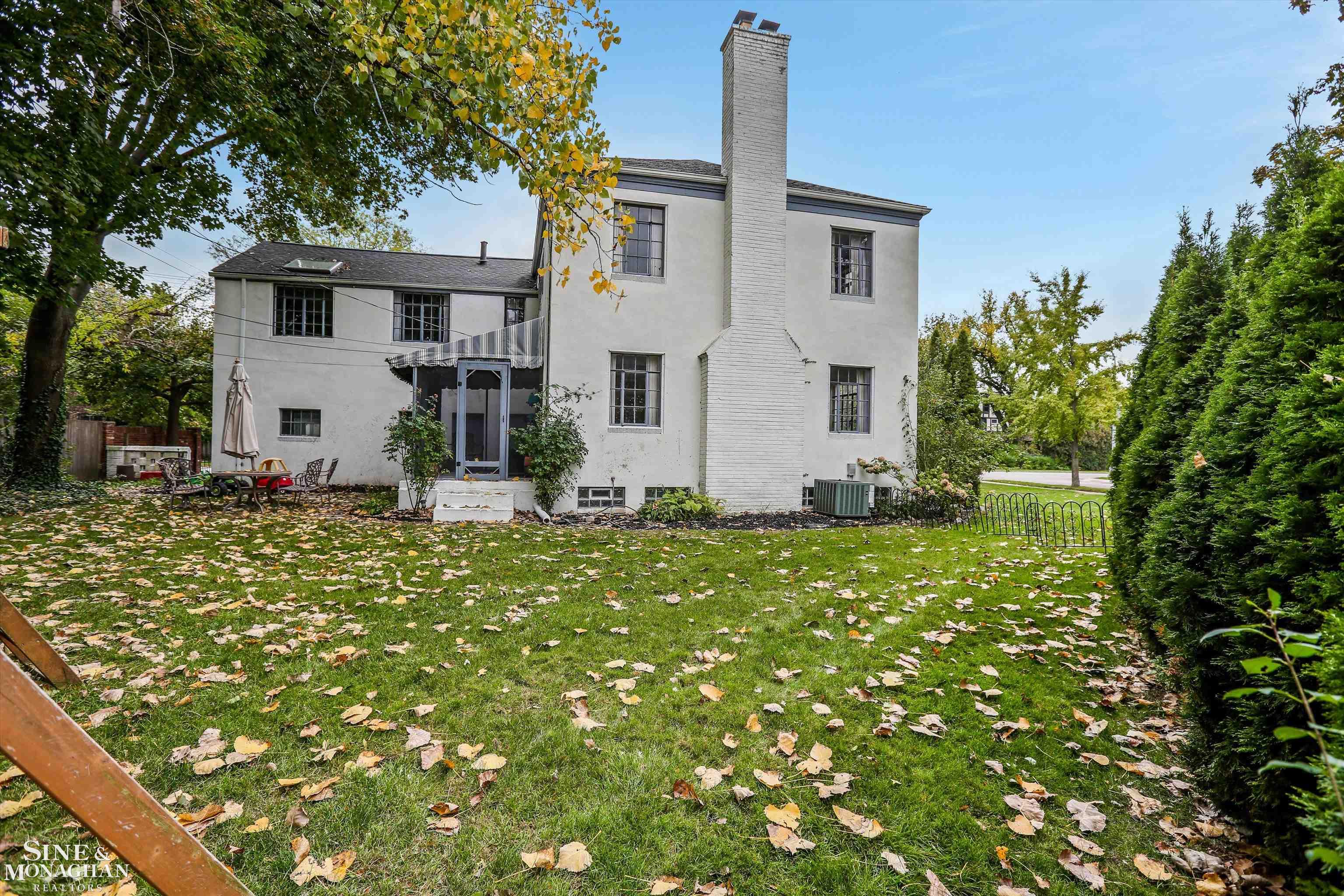 1204 Bishop Road Grosse Pointe, MI 48230 - Photo 37 of 47 50127152-36.JPG