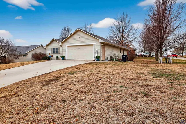 $354,000 | 125 Shelby Drive, Holton, KS 66436